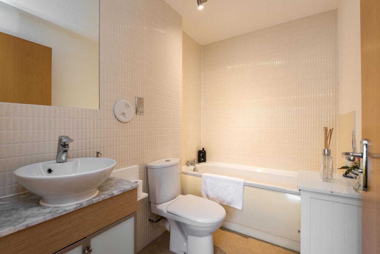 Elegant 2 Bedroom City Centre Apartment - Free Parking - Private Balcony Εδιμβούργο Εξωτερικό φωτογραφία